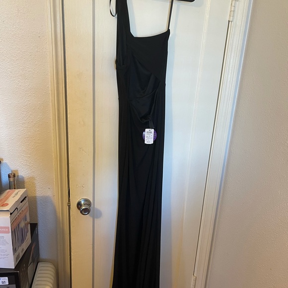 Never worn black one shoulder dress - Picture 3 of 5